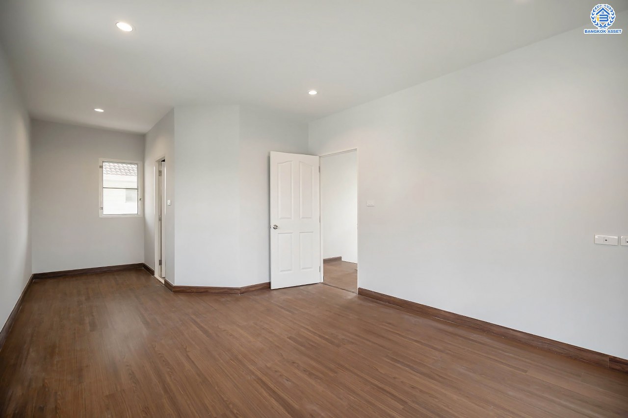 บ้านมือสองตกแต่งใหม่ โครงการ พฤกษ์ลดา พุทธสาคร แบรนด์ LH รองรับทุกความสุข เนื้อที่ 53.1 ตร.ว. ฟังก์ชัน 3 ห้องนอน 2 ห้องน้ำ จอดรถได้ 2 คัน บนทำเลใกล้ The Mall บางแค และเชื่อมต่อถนนเพชรเกษม, ถนนพุทธมณฑลสาย4 ใกล้โครงการรถไฟฟ้าสายสีน้ำเงิน "สถานีหลักสอง"